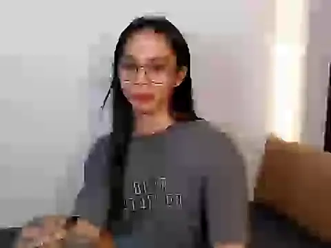 suckablemistress4uxx online show from November 12, 2025, 3:23 pm