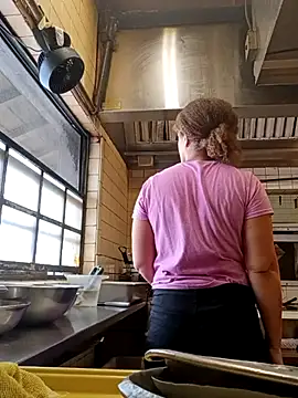 Snapshot of sarahkat86 chatting on September 9, 2025, 3:33 pm sarahkat86 online show from September 9, 2025, 3:33 pm