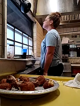 Snapshot of sarahkat86 chatting on September 18, 2025, 10:23 pm sarahkat86 online show from September 18, 2025, 10:23 pm