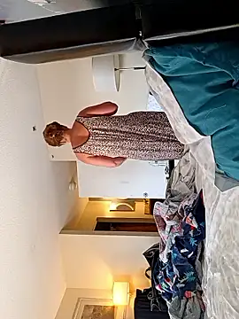 sarahkat86 online show from December 20, 2025, 1:51 pm