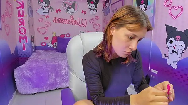 michell  petit  online show from October 14, 2025, 12:06 pm