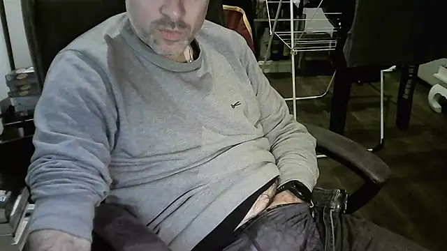 Chrisprngr online show from November 19, 2025, 6:52 pm