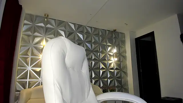 hellen tease online show from December 18, 2025, 12:55 pm