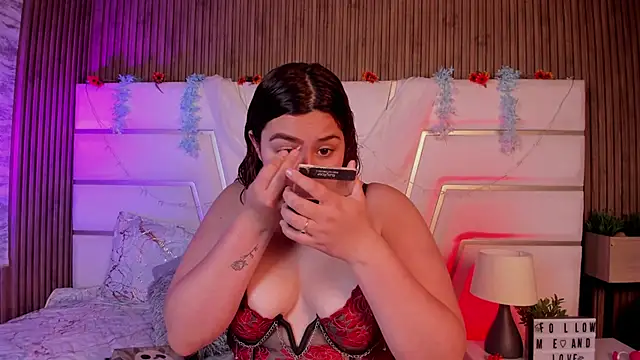 AdelaTaylor online show from October 9, 2025, 7:01 pm