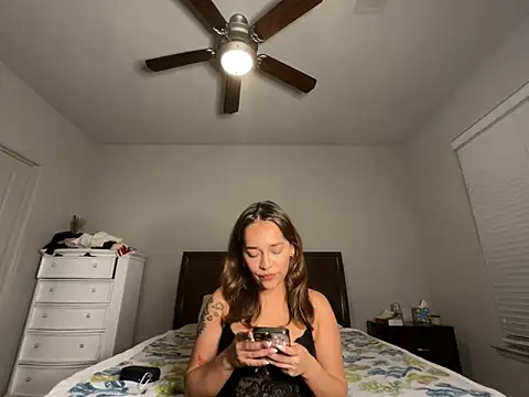 eurydicee online show from September 15, 2025, 2:44 am