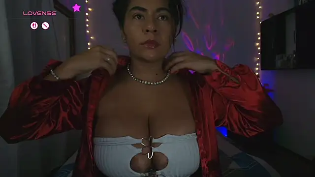 samanthahut1 online show from October 18, 2025, 1:19 am