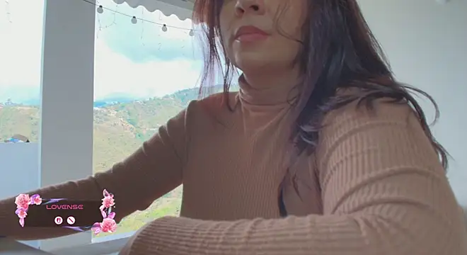 samanthahut1 online show from January 12, 2026, 8:03 pm