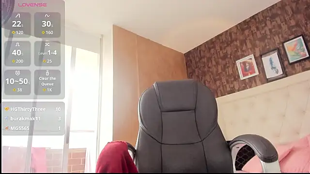 sweet  vanessa1 online show from February 8, 2026, 8:12 pm