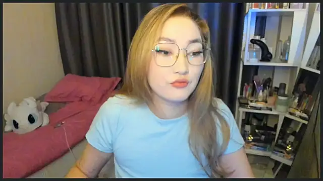 lyra x online show from November 27, 2025, 7:16 pm