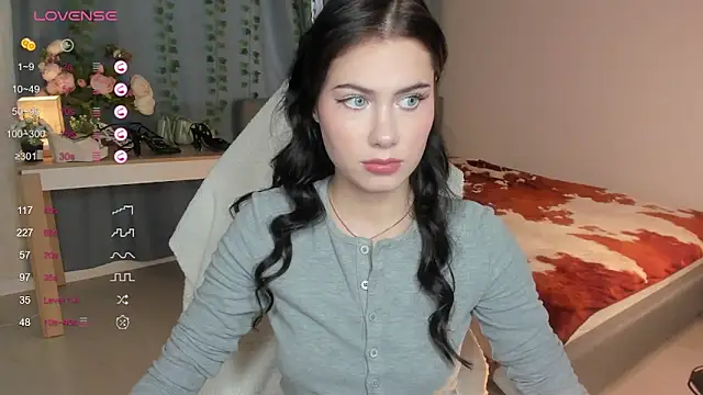 Snapshot of Vanellopes chatting on October 30, 2025, 11:55 am Vanellopes online show from October 30, 2025, 11:55 am