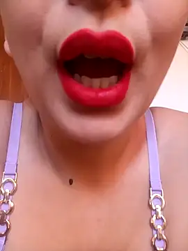 Snapshot of LINA-DALOUA chatting on November 18, 2025, 12:31 pm LINA-DALOUA online show from November 18, 2025, 12:31 pm