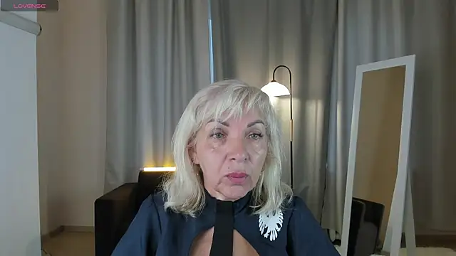 Snapshot of LiliaMoons chatting on September 25, 2025, 11:14 am LiliaMoons online show from September 25, 2025, 11:14 am