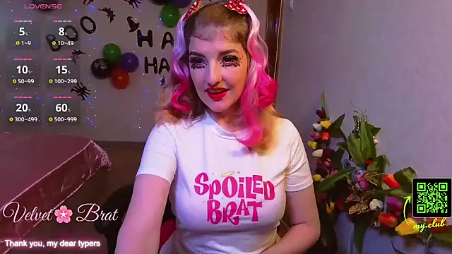 QueenInSilence online show from November 2, 2025, 9:17 pm