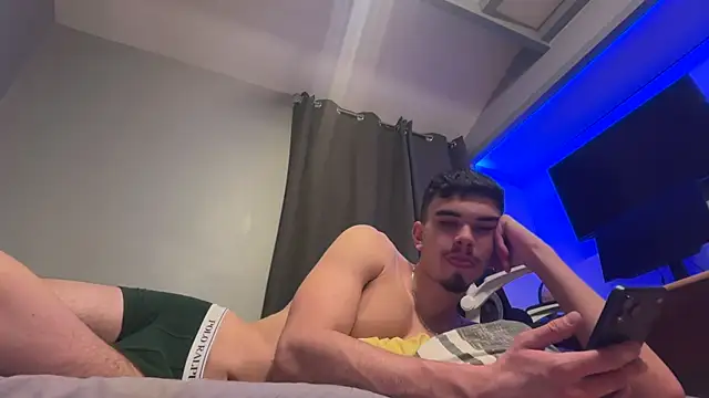 Snapshot of raph_pk69 chatting on February 27, 2026, 11:49 pm raph pk69 online show from February 27, 2026, 11:49 pm