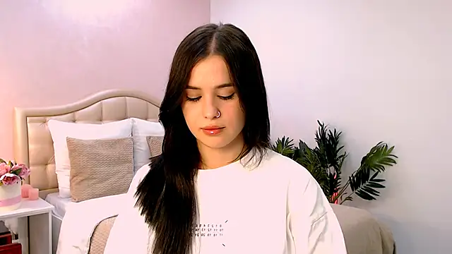 lil angel  online show from September 28, 2025, 6:57 pm