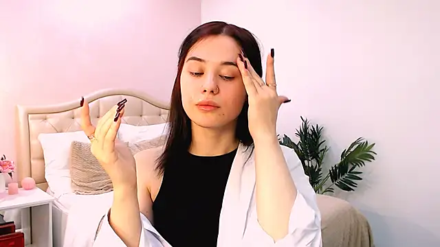 lil angel  online show from October 14, 2025, 1:01 pm