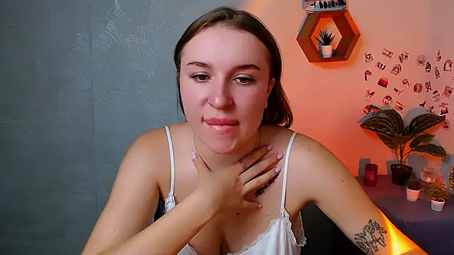 JuliaTopp  online show from October 10, 2025, 7:40 am