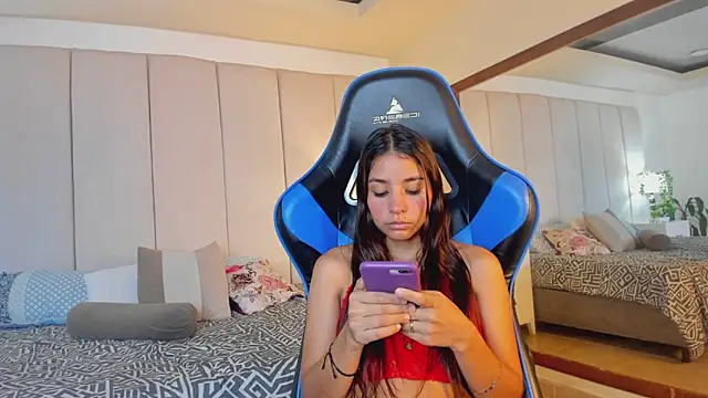 mia rousse25 online show from December 19, 2025, 3:41 pm