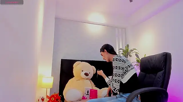 lily cash1 online show from November 22, 2025, 5:12 pm