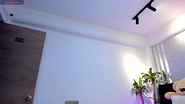 lily cash1 online show from December 18, 2025, 2:45 pm