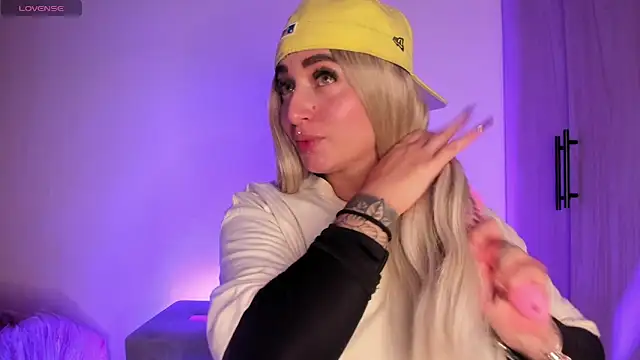 scarlett Collinss online show from November 5, 2025, 5:29 am