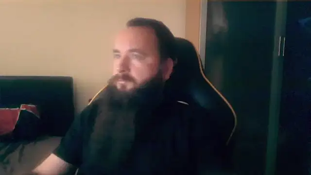 Snapshot of LondonMan1988 chatting on October 7, 2025, 7:27 am LondonMan1988 online show from October 7, 2025, 7:27 am