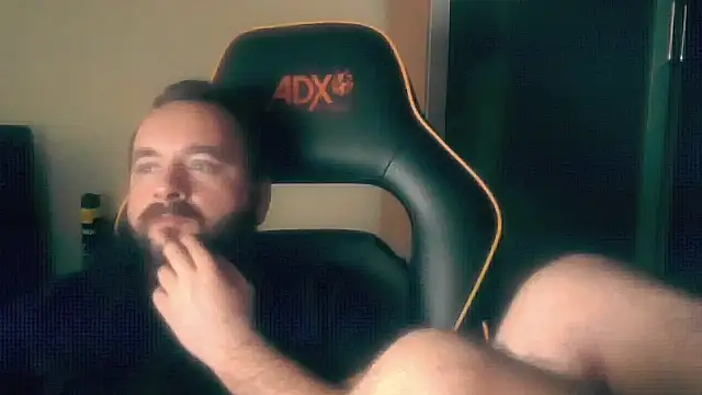 Snapshot of LondonMan1988 chatting on October 8, 2025, 4:59 pm LondonMan1988 online show from October 8, 2025, 4:59 pm