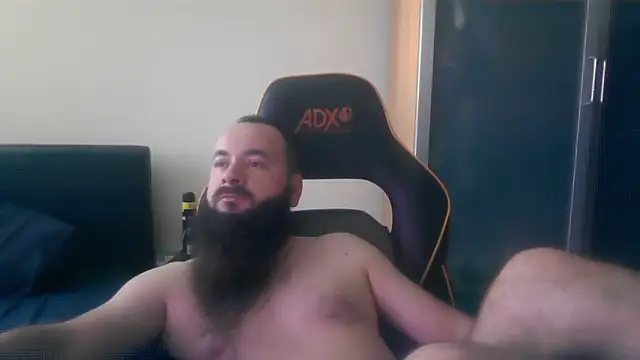 Snapshot of LondonMan1988 chatting on October 26, 2025, 8:09 am LondonMan1988 online show from October 26, 2025, 8:09 am