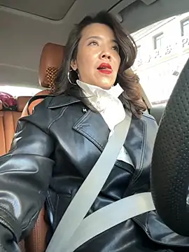 anna yngs online show from November 1, 2025, 7:54 am