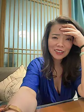 Snapshot of anna_yngs chatting on April 24, 2026, 8:17 am anna yngs online show from April 24, 2026, 8:17 am