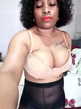 Snapshot of Yummyboomsbb chatting on May 10, 2026, 10:31 am Yummyboomsbb online show from May 10, 2026, 10:31 am
