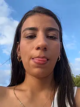 -juicy  online show from November 3, 2025, 9:38 pm