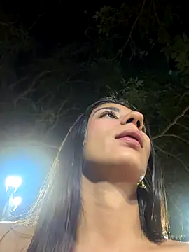 -juicy  online show from November 27, 2025, 1:18 am