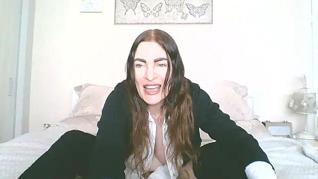 Snapshot of EllaKent chatting on April 22, 2026, 2:40 pm EllaKent online show from April 22, 2026, 2:40 pm