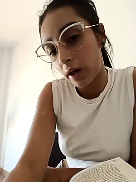 Snapshot of CandyFoxter_ chatting on September 22, 2025, 1:02 pm CandyFoxter online show from September 22, 2025, 1:02 pm