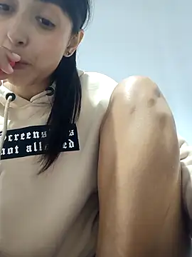 Snapshot of CandyFoxter_ chatting on October 17, 2025, 6:43 pm CandyFoxter online show from October 17, 2025, 6:43 pm