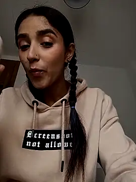 Snapshot of CandyFoxter_ chatting on November 4, 2025, 8:46 am CandyFoxter online show from November 4, 2025, 8:46 am