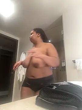 Thiccmamaa online show from March 1, 2026, 7:05 pm