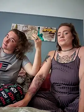 Snapshot of AndHerXO chatting on December 15, 2025, 1:59 pm AndHerXO online show from December 15, 2025, 1:59 pm