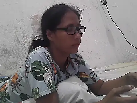 Snapshot of HotLadyPinay32 chatting on February 20, 2026, 6:37 am HotLadyPinay32 online show from February 20, 2026, 6:37 am