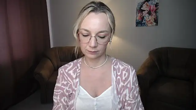 Ava Elior online show from July 5, 2026, 11:39 am