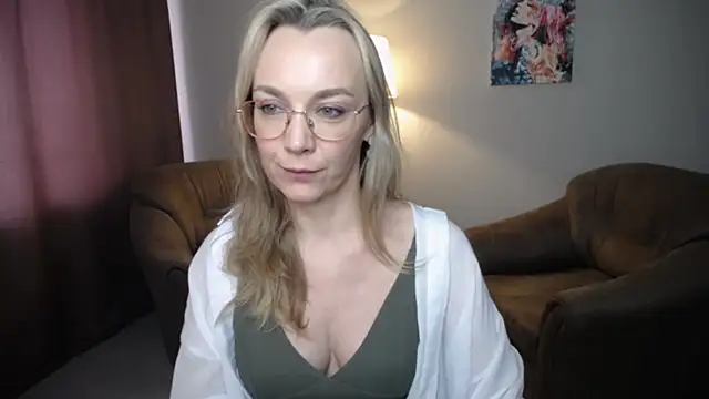 Ava Elior online show from July 10, 2026, 12:19 pm