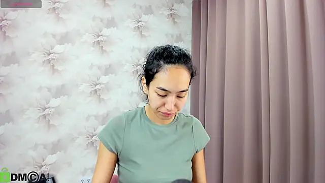 FlirtyAura online show from October 1, 2025, 3:56 am