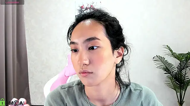 FlirtyAura online show from November 10, 2025, 3:16 am