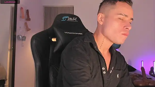 Snapshot of connorsmiith chatting on July 18, 2026, 8:01 pm connorsmiith online show from July 18, 2026, 8:01 pm