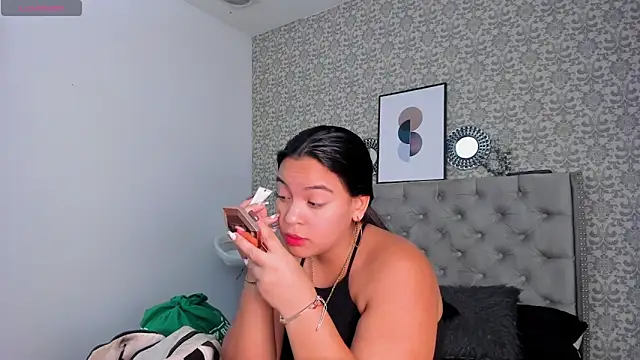 Grace Hollis online show from September 13, 2025, 5:02 pm