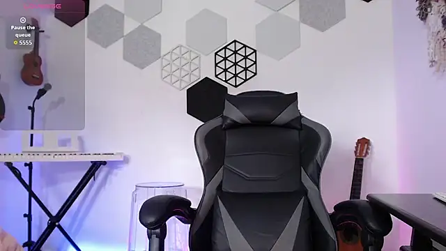 Susanahendrix online show from July 8, 2026, 6:23 pm
