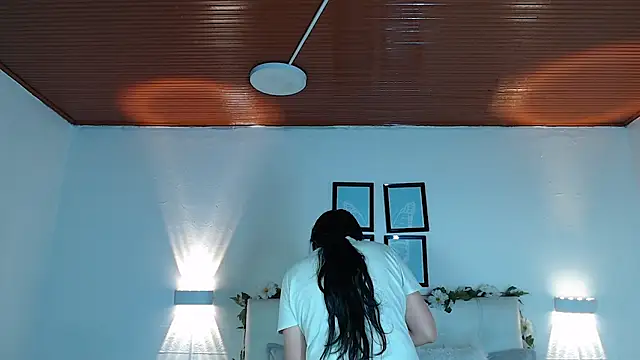 Snapshot of Megan_05_ chatting on October 1, 2025, 6:14 pm Megan 05 online show from October 1, 2025, 6:14 pm