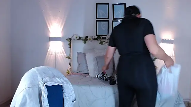 Snapshot of Megan_05_ chatting on October 18, 2025, 7:03 pm Megan 05 online show from October 18, 2025, 7:03 pm