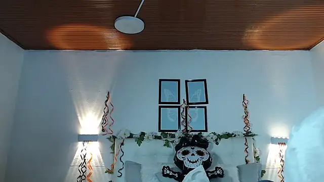 Snapshot of Megan_05_ chatting on November 5, 2025, 7:25 pm Megan 05 online show from November 5, 2025, 7:25 pm